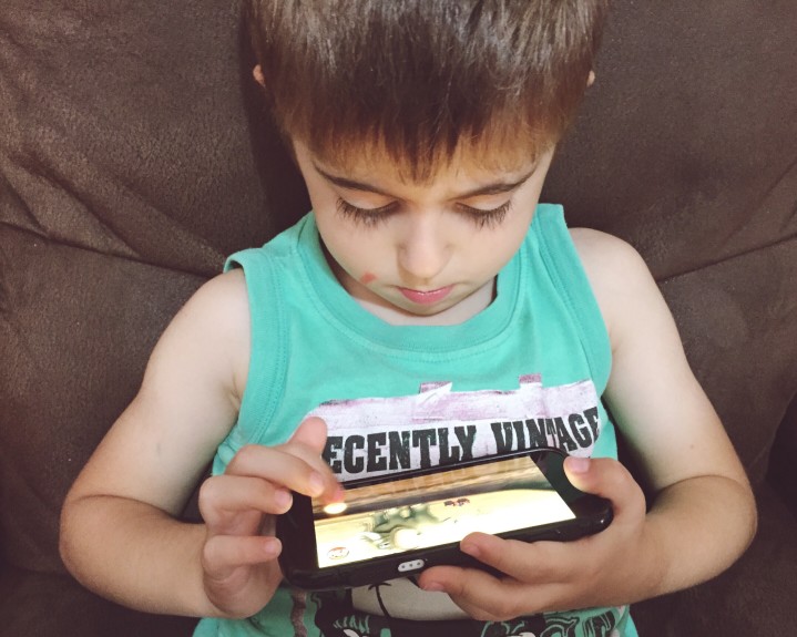 affect-of-screen-time-on-kids