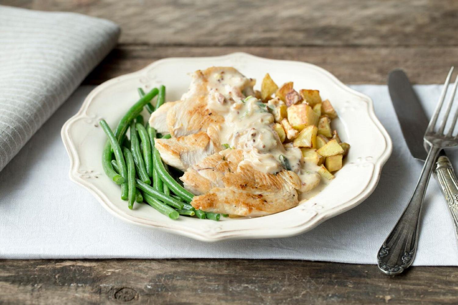 HelloFresh PAN-SEARED CHICKEN WITH ROASTED POTATOES, GREEN BEANS, AND CREAMY DILL SAUCE